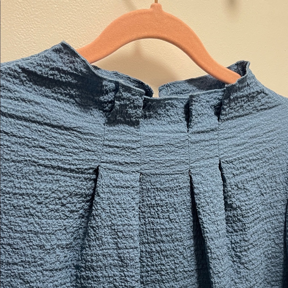 NWOT Blue Textured Women's Top - Picture 4 of 5